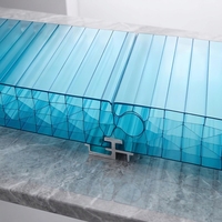 Profil de verrouillage en polycarbonate alvéolaire pour système de toiture et de façade de véranda