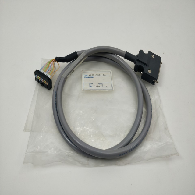 PLC XW2Z-100J-B1 Connector
