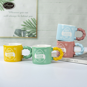 Vente en gros de tasses à café en céramique personnalisées avec couvercle et manchon, motif lapin mignon, pour la fête de l'Œsther, idéales pour le café, le lait et le thé - Product Image 6