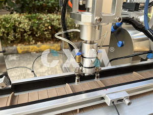 Máquina Automática de Etiquetado de Sellos Fiscales con Posicionamiento Preciso para Envases Redondos - Product Image 5