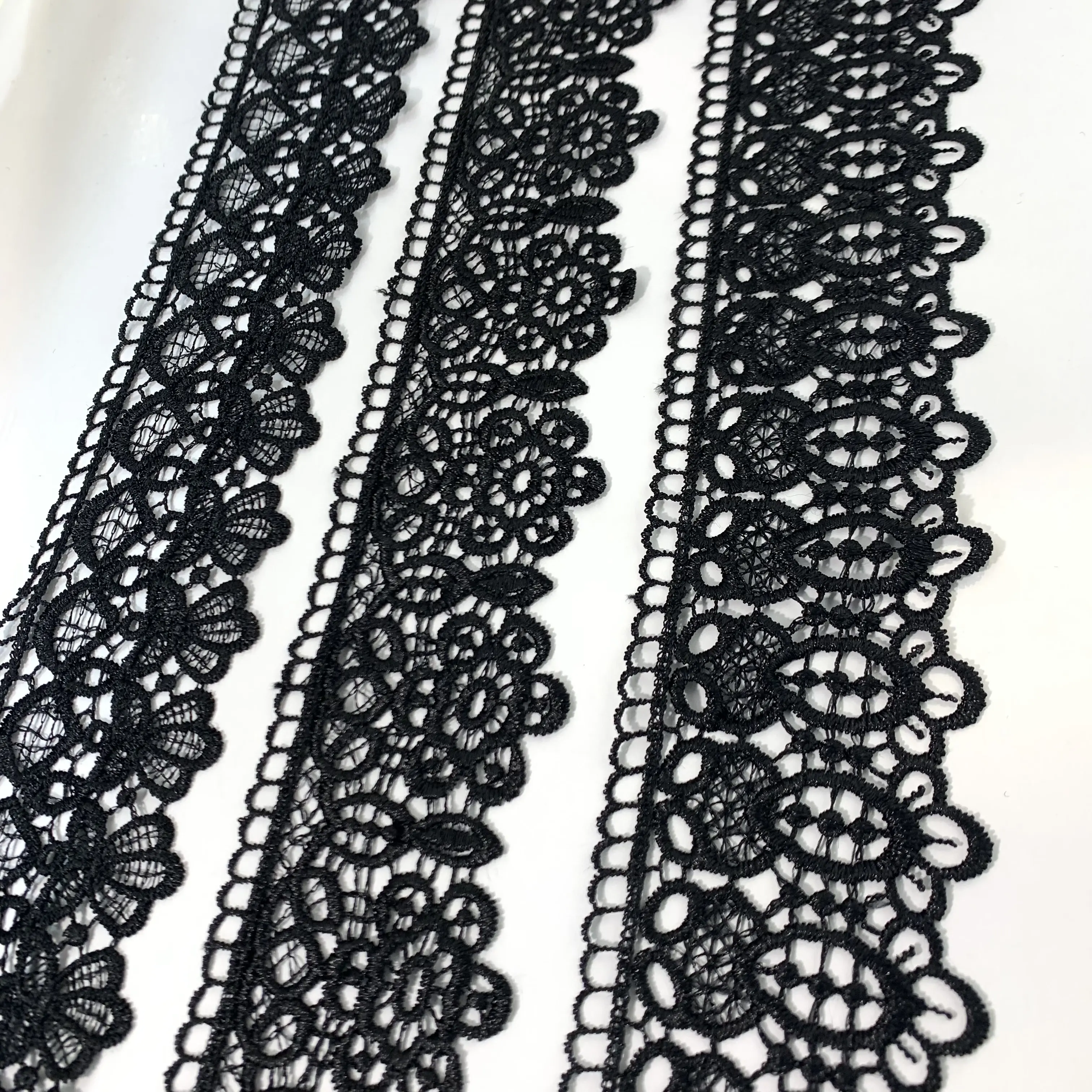 Custom Design High Quality Guipure Lace Ribbon Trim Fancy Embroidery Floral Lace Fabric Trim