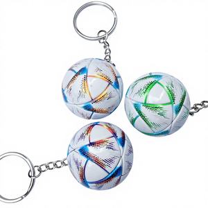 Porte-clés Souvenir en Forme <span class=keywords><strong>de</strong></span> <span class=keywords><strong>Ballon</strong></span> <span class=keywords><strong>de</strong></span> Football pour Femmes, Mascotte et Marchandise Officielle des Équipes des États-Unis, <span class=keywords><strong>du</strong></span> Canada et <span class=keywords><strong>du</strong></span> Mexique 2026 - Product Image 1