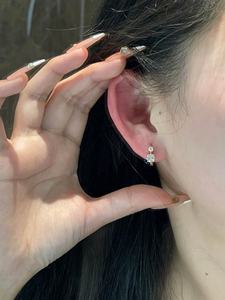 Pendientes de Aro con Borla de Circonita y Seis Garras Chapados en Oro y Cobre, Pendientes de Lujo Ligero de Alta Gama para Mujer - Product Image 6