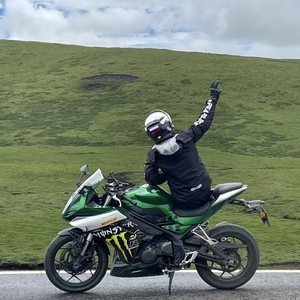 Kawasaki DOHC 8 soupapes Ninja 250 : Agilité, poids à vide de 163 kg, voitures et motos de sport d'occasion - Product Image 3