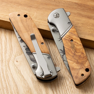 มีดพับลายสัตว์สลัก<span class=keywords><strong>แบบ</strong></span>ขายส่งปี 2026 พร้อมโลโก้สั่งทำ ด้ามไม้ ของขวัญ มีดพกพา EDC สำหรับตั้งแคมป์ ล่าสัตว์ กิจกรรมกลางแจ้ง - Product Image 5