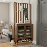 Système de placard tout-en-un compact et contemporain, commode en bois, tringle à vêtements, étagères de présentation, solution de rangement efficace pour la chambre