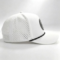 Casquette Snapback 5 Panneaux Personnalisable avec Logo, Imperméable et Respirante, pour Golf et Baseball, avec Trous Découpés au Laser et Patch en Caoutchouc, Idéale Sports de Plein Air