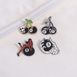 Magische 8-Ball Kersen Emaille Spelden Grappige Creatieve Kersen Zwart 8 Biljart Broche Kraag Revers Badge Punk Sieraden Cadeau Voor Vriend - Product Image 2