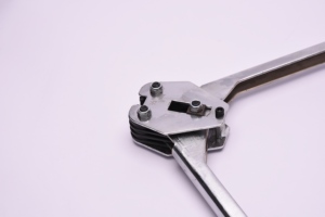 Sellador manual de flejes para almacén, herramienta de sellado operada a mano para embalaje y agrupación de carga en logística - Product Image 2