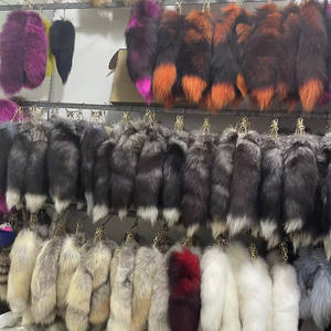 Vente en gros de porte-clés de voiture avec queue de renard jaune de 40cm en cristal, breloques suspendues au design élégant, porte-clés en fourrure de renard bon marché - Product Image 5