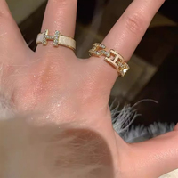Bague ouverte en zircon plaqué or avec lettre H en émail, style INS, design de niche français, bijoux en cuivre en gros pour les soirées féminines