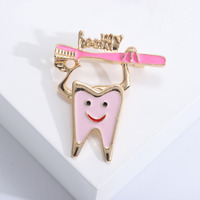 Broche promotionnelle mignonne très vendue : broche dentaire en alliage émaillé, motif brosse à dents et dents