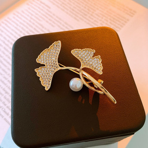 Broche de luxe française Senior Sentiment broche véritable or galvanoplastie diamant-ensemble lettre ancienne mode cuivre bijoux en gros - Product Image 5