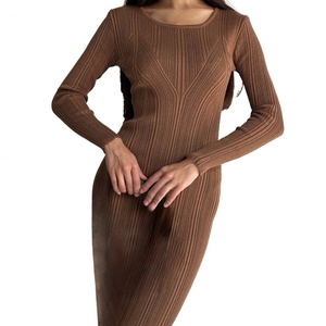 เดรสยาวผู้หญิงคุณภาพสูงแบบขายส่ง รับผลิตตามสั่ง (OEM) ดีไซน์เรียบหรู สีพื้น ผ้าถัก ทรงเข้ารูป แขนยาว - Product Image 2