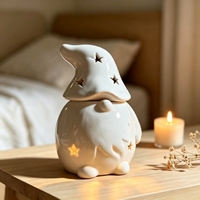 Brûleur de cire en céramique blanche en forme de gnome avec découpe étoile, lampe aromatique, chauffe-cire pour bougies chauffe-plat, décoration de Noël pour la maison, OEM ODM, aromatique estival