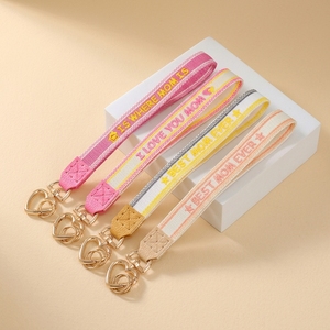 <span class=keywords><strong>Llaveros</strong></span> Tejidos <span class=keywords><strong>a</strong></span> <span class=keywords><strong>Mano</strong></span> con Logotipo Personalizado, Letras Bordadas en <span class=keywords><strong>Tela</strong></span>, Llavero para Mujer, Accesorios para el Dí<span class=keywords><strong>a</strong></span> <span class=keywords><strong>de</strong></span> la Madre, Llavero para Teléfono - Product Image 1