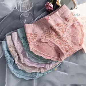 Nouvelle lingerie féminine sexy transparente en soie glacée creuse, couleur unie, taille mi-haute, dentelle, culotte pour femmes - Product Image 1