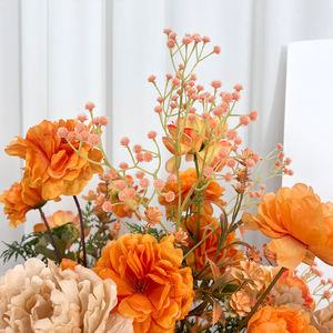 Boule de fleurs artificielles en soie orange réaliste sur mesure pour les mariages, les anniversaires, les événements, les centres de table - imperméable et écologique - Product Image 4