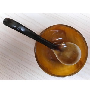 Bol en corne de buffle naturelle polie, fait main, avec cuillère assortie, vaisselle ethnique tribale, écologique, prix de gros - Product Image 1