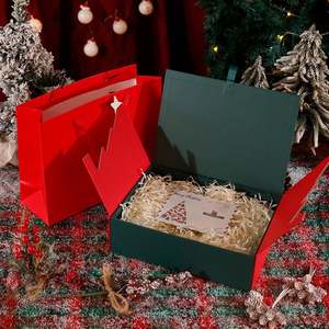 Caja de Regalo Autoarmable Roja para Fiesta de Navidad, con Diseño Estilo Ins y Árbol de Navidad, para Tazas Térmicas y Bufandas, de Papel Especial con Estampado en Bronce - Product Image 3