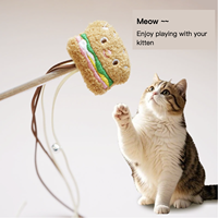 Jouet pour chat en peluche écologique de la série Fashion Food, en forme de gâteau hamburger avec clochette, en argentier.