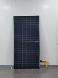 Paneles Solares Fotovoltaicos Runma de Alta Gama, 560-600W HJT de Media Celda, 23.02% de Eficiencia - Product Image 2