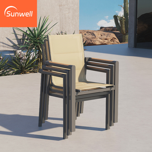 Ensemble de <span class=keywords><strong>table</strong></span> et de chaises de salle à manger d'extérieur confortable et élégant, <span class=keywords><strong>table</strong></span> de jardin empilable en aluminium pour restaurant, bistrot, appartement - Product Image 4