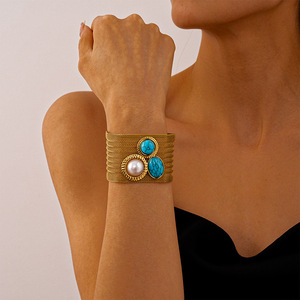 สร้อยโซ่สแตนเลสสำหรับผู้หญิงเครื่องประดับสำหรับสวมใส่ในชีวิตประจำวันสร้อยข้อมือตาข่ายเรขาคณิตเหล็กไทเทเนียม - Product Image 2