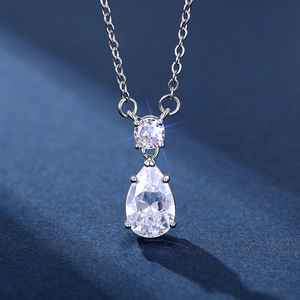 Set di Gioielli a Goccia per Donne, Elegante Collana e Orecchini Abbinati, Accessorio di Moda Quotidiana - Product Image 4