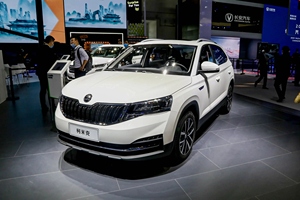 2024 nouvelle voiture <span class=keywords><strong>Skoda</strong></span> <span class=keywords><strong>KAMIQ</strong></span> essence automatique petit SUV 1.5L 109Hp L4 LHD véhicule à essence avec toit ouvrant panoramique et image inversée - Product Image 4