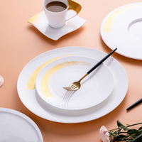 Pour Gold Brush Series Bone China Vaisselle Set Couvercle Porte-savon en céramique blanche Étanche Design minimaliste Comprend un kit d'ustensiles