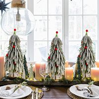 12-Zoll-Mini-Weihnachtsbaum künstlicher geschneiderter Tischbaum Weihnachtsbaum mit Holzboden für Weihnachtsfeier Heimdekoration