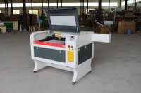 Machine de découpe et de gravure laser CO2 CNC haute vitesse 50-100W refroidie par eau pour papier, bois, verre, prix compétitif, zone de travail 400x600mm