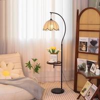 Lampe de sol vintage décorative à arc, intégrée à une table basse avec rangement, pour salon et chambre, éclairage domestique respectueux des yeux