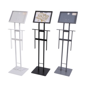Support de signalisation au sol noir de 77 cm avec panneau inclinable et base en acier à double poteau pour les promotions en magasin de meubles et les présentoirs de vente au <span class=keywords><strong>d</strong></span>étail, signalisation de passage piétonnier - Product Image 1