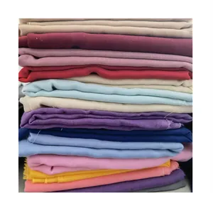 Commande de fournisseur d'usine 100 polyester tissé le plus récent foulard en polyester pur coloré personnalisé/tissu 100% polyester/uni