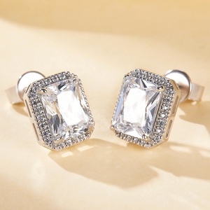 Boucles d'oreilles classiques en argent sterling 925, carrées et rectangulaires, avec oxyde de zirconium - Product Image 1