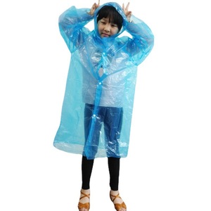 Impermeable desechable de polietileno para niños, para senderismo y camping al aire libre, estilo poncho individual con capucha y botones. - Product Image 1