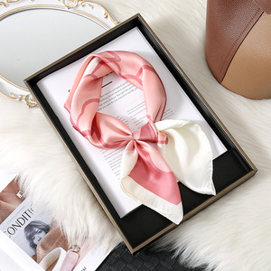 <span class=keywords><strong>Foulard</strong></span> Quadrato Elegante da <span class=keywords><strong>Donna</strong></span> 70cm/27in, Stampa Personalizzata di Design, Lussuoso Accessorio per Capelli in Seta - Product Image 1