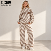 Ensemble décontracté deux pièces pour femme : Sweat-shirt oversize à col montant beige à rayures zébrées et pantalon large avec broderie appliquée