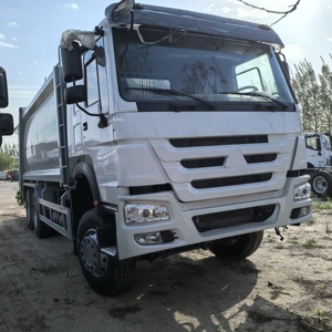 Xe tải rác nén HOWO - Product Image 3