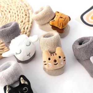 Invierno grueso niños bebé interior antideslizante comodidad calidez lindo Animal dibujos animados muñeca <span class=keywords><strong>calcetines</strong></span> de algodón en Stock - Product Image 3