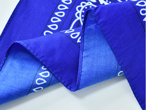 Bandanas carrées classiques en coton polyester recyclé à 100 % avec logo imprimé personnalisé par sublimation en gros - Product Image 3