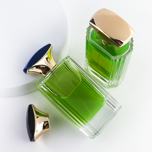 Botella de Perfume de Vidrio Rectangular de Alta Gama de 100 ml con Rayas Verticales Transparentes, Bomba de Pulverización a Presión y Tapa Negra y Dorada Exquisita - Product Image 6