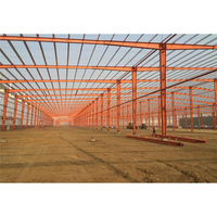 Construcción de Galpón para Fábrica con Estructura de Acero Pesado y Techo de Panel Sándwich