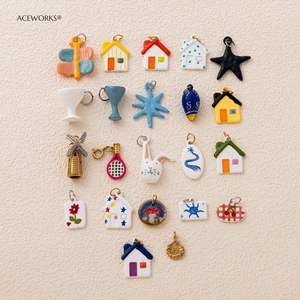 Antología de Casas Pequeñas |   Colgante de Acero Inoxidable con Baño de Oro PVD de 18K Pintado a Mano, Dijes de Casa, Mascotas y Vida Cotidiana <span class=keywords><strong>para</strong></span> la Creación de Joyas - Product Image 3