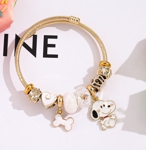 Bijoux de mode 2025, vente chaude, bracelet à breloques Snoopy en or pour enfants et femmes - Product Image 4