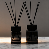 Fournisseur 50ml Parfum carré clair noir 100ml Flacon diffuseur de roseaux en verre pour la décoration intérieure Huile d'aromathérapie Bouchon en bois