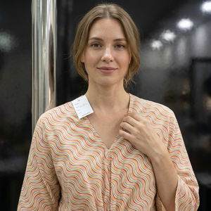 Haut court en coton imprimé pour femmes, avec nœud à nouer sur le devant, col en V, manches 3/4, haut décontracté à la mode, vente en gros - Product Image 4
