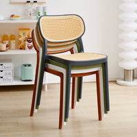 Chaises de salle à manger en rotin plastique moulé PP, avec assise à trous creux, dossier haut, design moderne, pour la maison, le bureau et l'entrepôt (vente en gros)